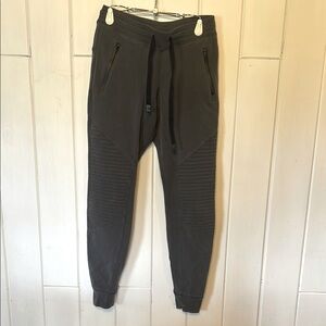 ALO Yoga Charcoal Motto Jogger